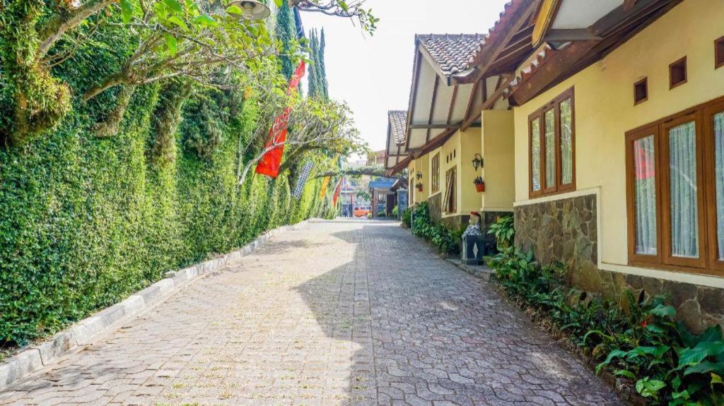 Oyo 1488 Hotel Cemara Asri Lembang Exteriér fotografie
