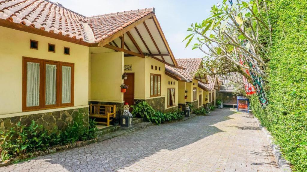 Oyo 1488 Hotel Cemara Asri Lembang Exteriér fotografie